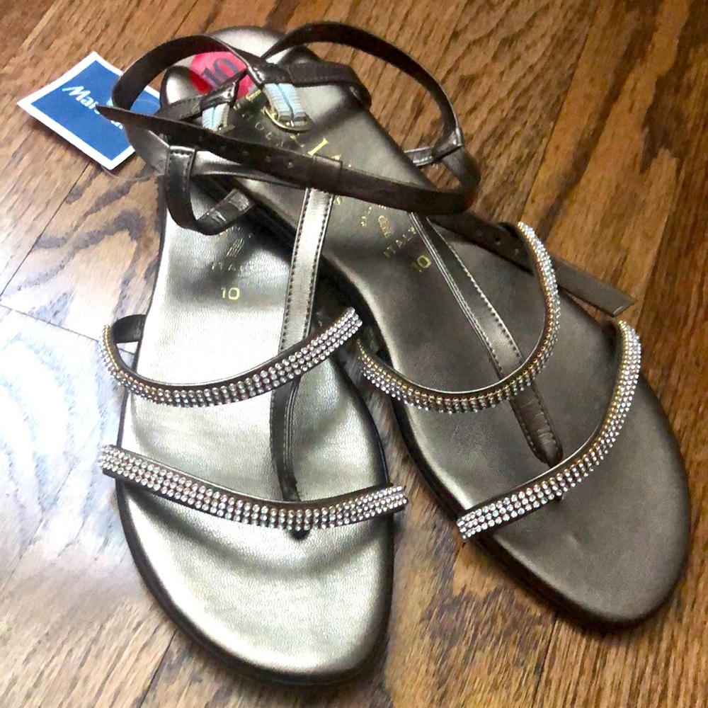 Women’s sandals.